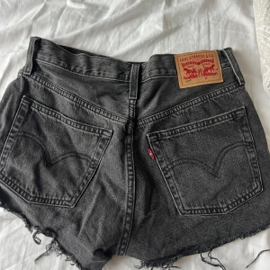 Levis jeansshorts  - Bra skick. Säljer pga börjar bli lite för små.