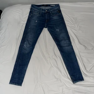 Replay Jeans - Säljer dessa feta Replay Jeans | Nypris på dessa var 2200kr men mitt pris är 1000kr | skick 9/10 | hör av er för frågor!