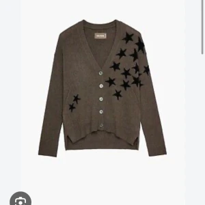 Zadig Voltaire kofta - Säljer denna kofta i storlek s från Zadig Voltaire, köpt för ca 2 år sedan för 4000, men använd ytterst få gånger, så väldigt gott skick