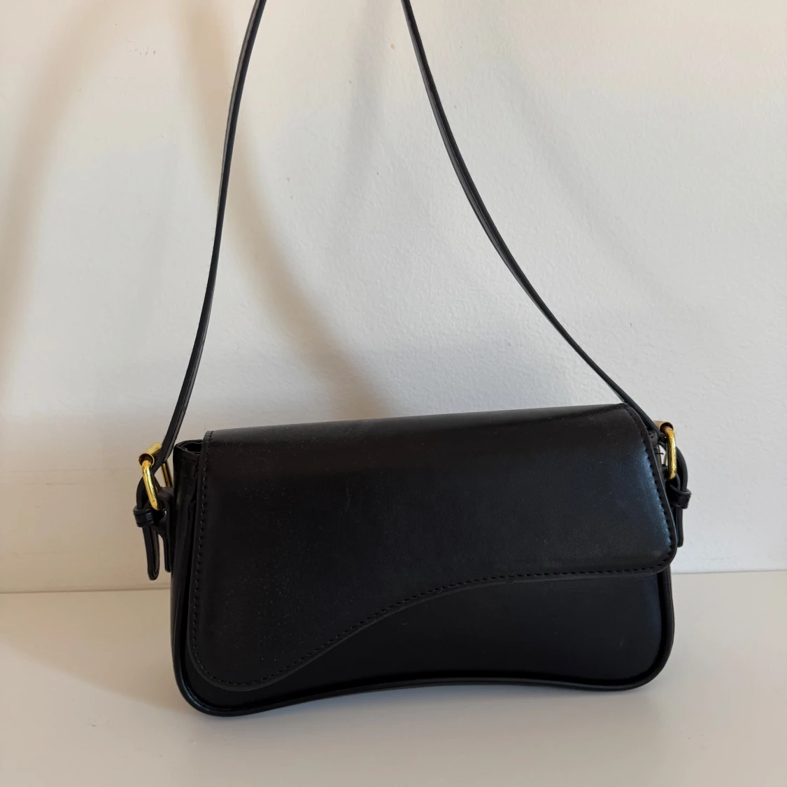 Svart axelväska i skinn