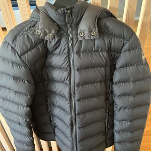 Colmar jacka - Tja, Säljer min riktigt snygga colmar jacka perfekt till vintern i stl 50