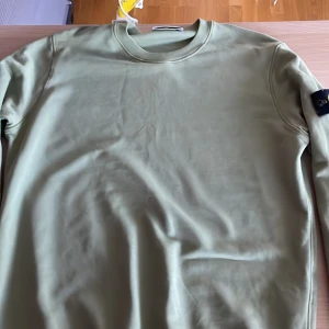 Stone Island sweatshirt L, Grön - Large Stone Island sweatshirt, Grön, bra skikt, inga hål 