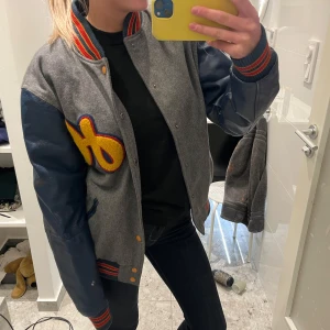 Vintage Bomberjacka - Snygg vintage bomberjacka! Kan gå ner i pris vid snabb affär 