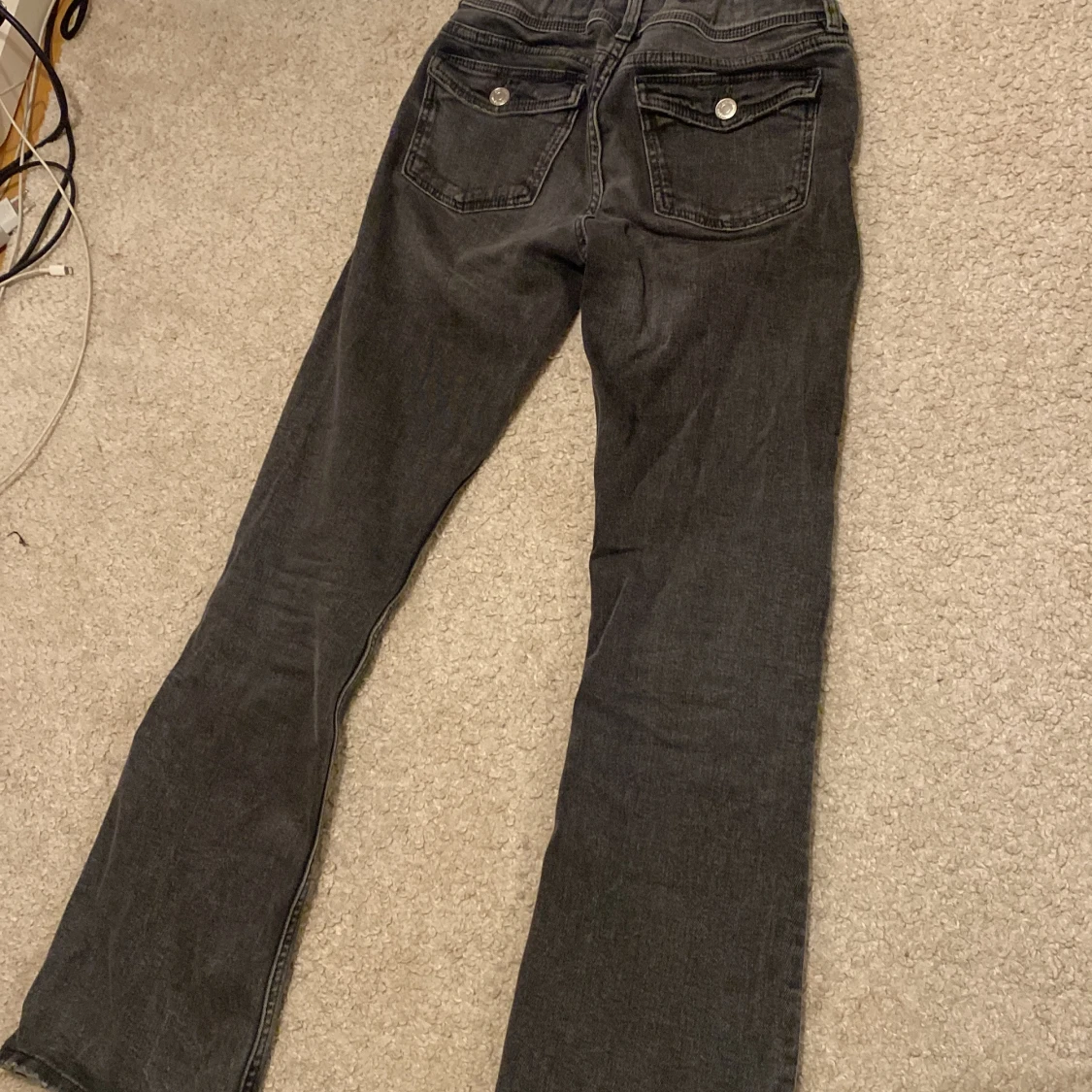 Svarta jeans med knappar - 90