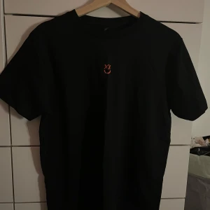 Louis Tomlinson merch 2022 - Storlek: M Använd endast en gång Bra skick