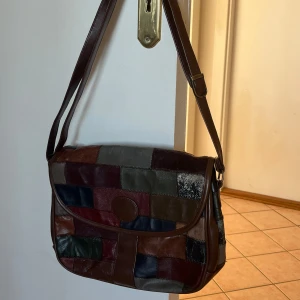 Väska - Jättefin vintage väska med några defekter 🌸 Kontakta vid frågor💌