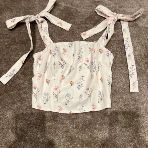 Linne - Ett jätte gulligt linne😍 Man kan justera armarna😍 Priset kan diskuteras🥰