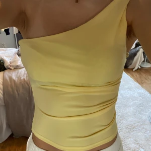 Blus  - Superfin gul blus från Zalando💗💗Har bara används 1 gång