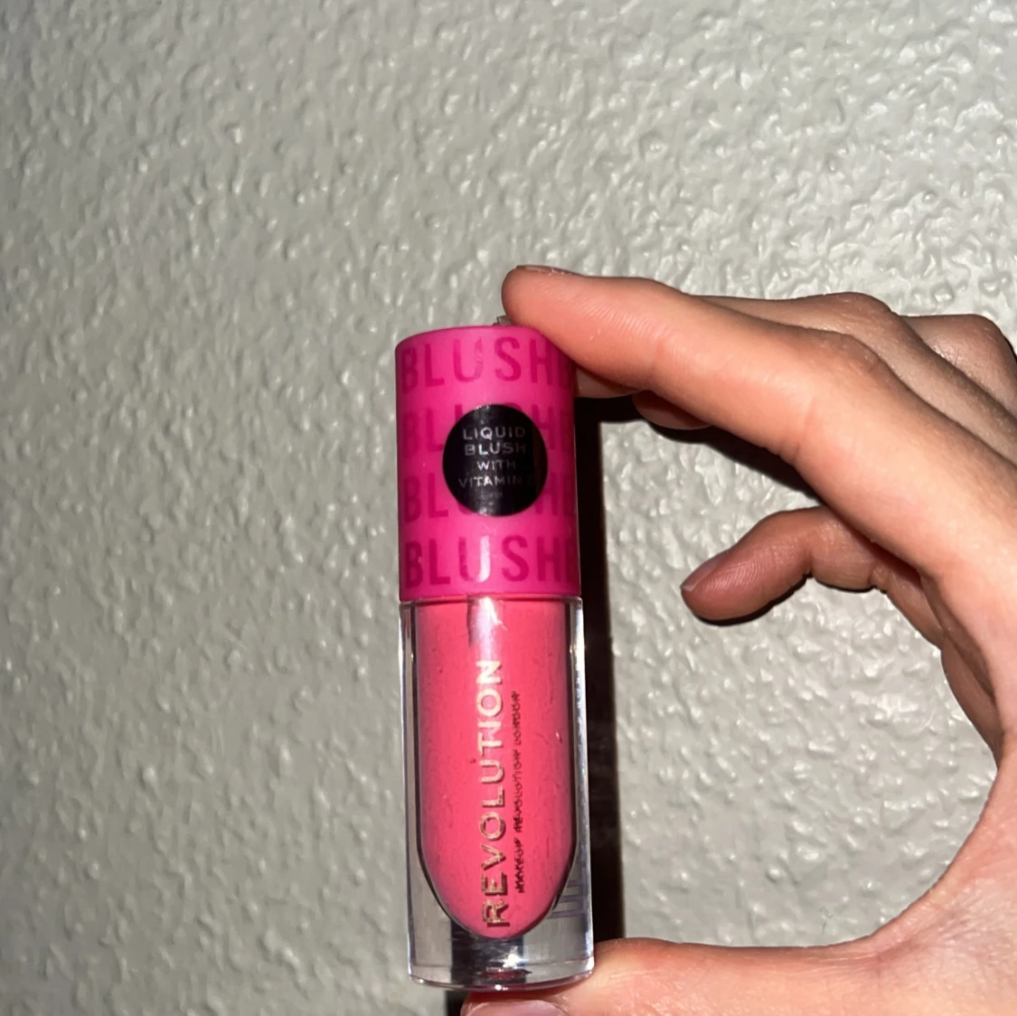 Revoluation cream blush i färgen savage coral - 90