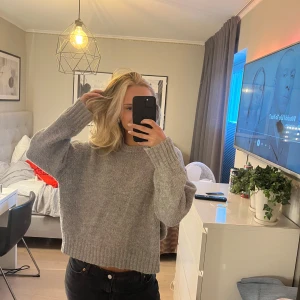 Stickad tröja💞 - Såååå mysig stickad tröja, perfekt inför hösten och vintern!☃️