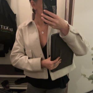 Zara kappa - Zara kappa i storlek s, Den är i bra kvalite säljer för den är lite för liten, köpte för 600kr 