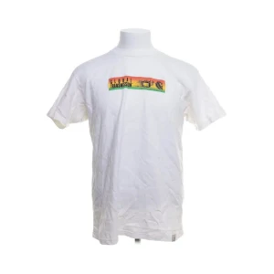 Carhartt WIP Tee - Schysst Carhartt T-Shirt som har vissa tecken på användning men är fortfarande i gott skick. Skriv om ni har några funderingar. Tackar 