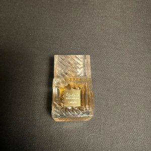 Lattafa khamrah 100 ml - En söt kanel doft som är perfekt för vintern ca 65 ml kvar jag är öppen för byten kommer även med boxen som man ser på bild 3