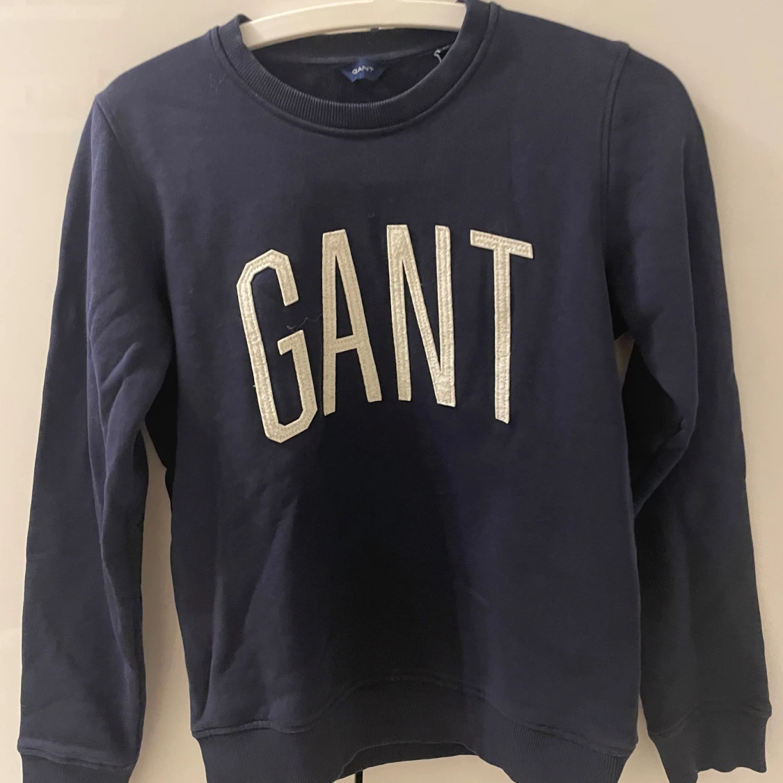 Mörkblå sweatshirt från GANT