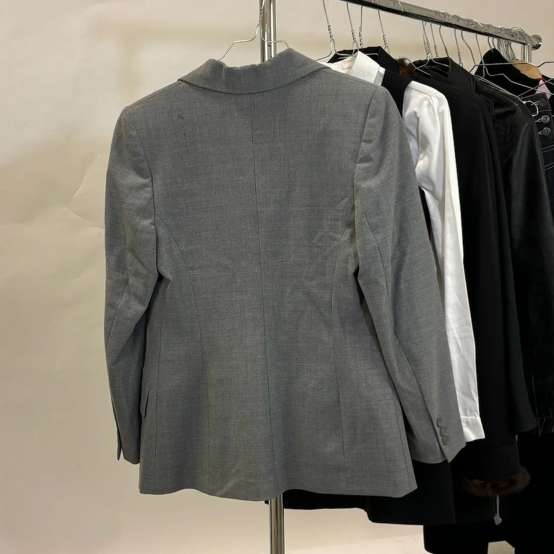 Grå kavaj och kjol från Miss Philippe - 93