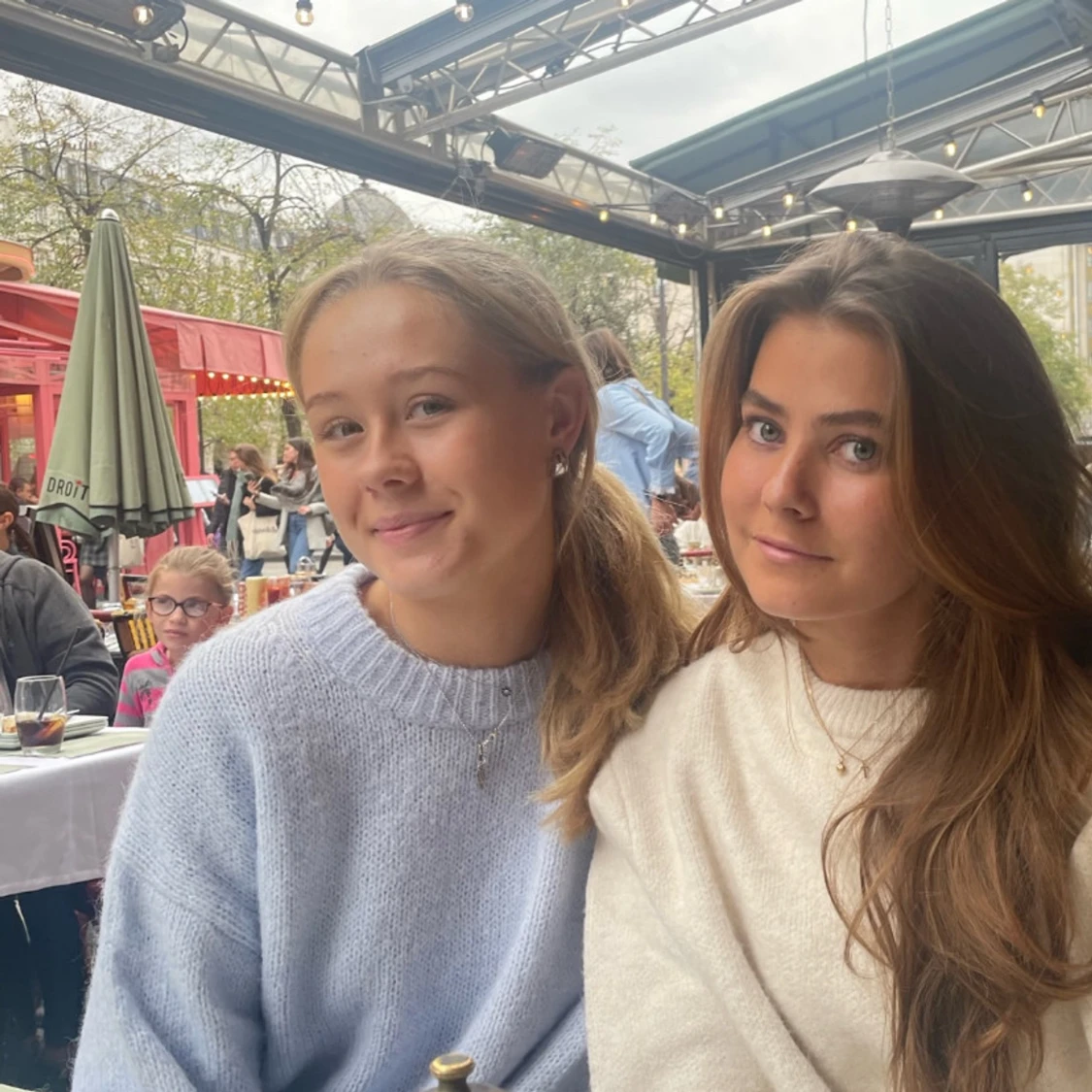 Ljusblå stickad tröja