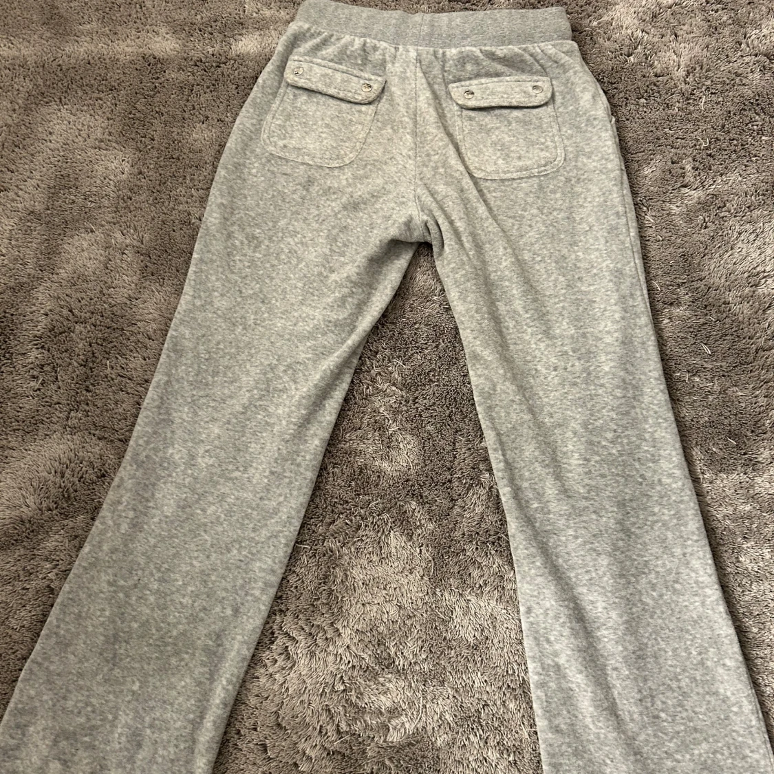 Grå juicy couture byxor🩶 - 3
