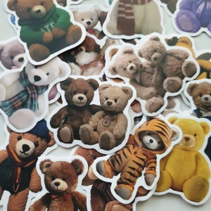 25st nallebjörn klistermärken/stickers  - Klistermärken/stickers Motiv: nallebjörn Antal: 25st Skick: ny/oanvänd  Kul att använda till pyssel, scrapbooking och annat. Kan tex användas till att dekorera din bärbara dator, anteckningsbok, resväska, etc. Kolla gärna in mina andra annonser 