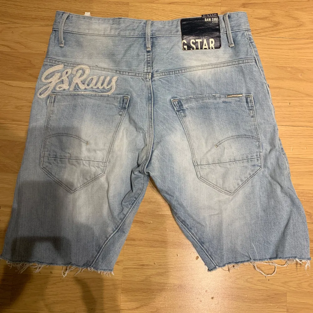 G stars shorts ljusblå storlek runt 31 / 33👖👖. Shorts.