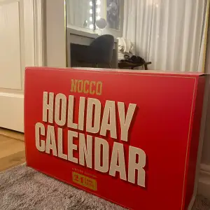 Säljer en Nocco Holiday Calendar. Denna limited edition-kalender innehåller 24 burkar med olika smaker. Perfekt för att räkna ner dagarna till jul med en ny överraskning varje dag. 