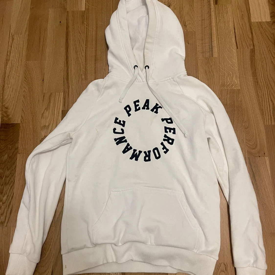 Vit hoodie från Peak Performance