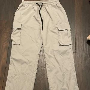 Beige cargopants   - Använd 1 gång, 