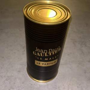 Säljer en parfym från Jean Paul Gaultier, Le Male Le Parfum. Perfekt nu till vintersäsongen. Hör av vid frågor och funderingar.