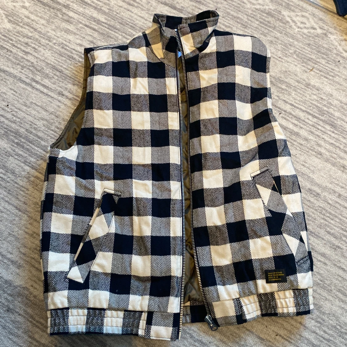 Rutig väst från Vailent