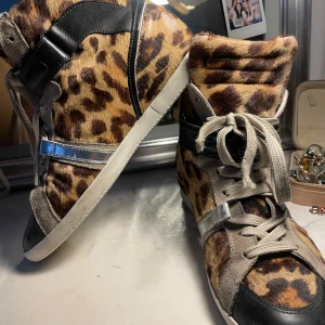 Isabel marant liknande skor - Jätte coola skor, detta är ett intressekoll. Kan mötas i täby c eller posta härifrån tar endast swish ❤️