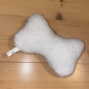 Hundleksak - En vit hundleksak som ej har används.