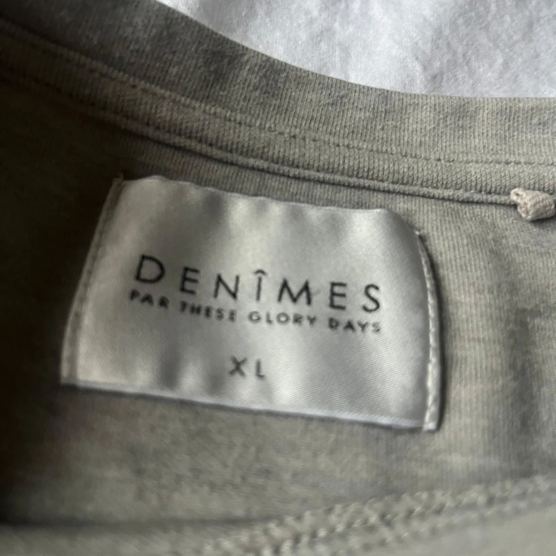 Grå tröja från Denimes - 91