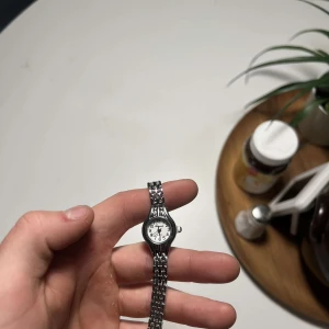 Vintage silverklocka  - Perfekt skick med helt nytt batteri