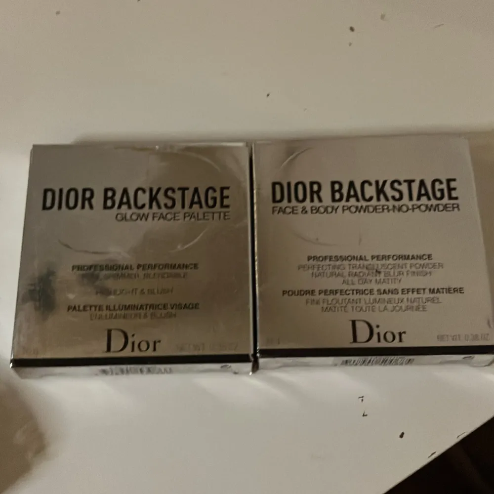 Hej! Säljer dessa nya dior produkter💕 båda är köpta för 600kr. Skicket är helt nytt men jag har testat produkterna en gång och det var på min handled på bilderna. Så dom är helt nya💕 skriv för mer info och färgerna finns på bilden😘. Skönhet.