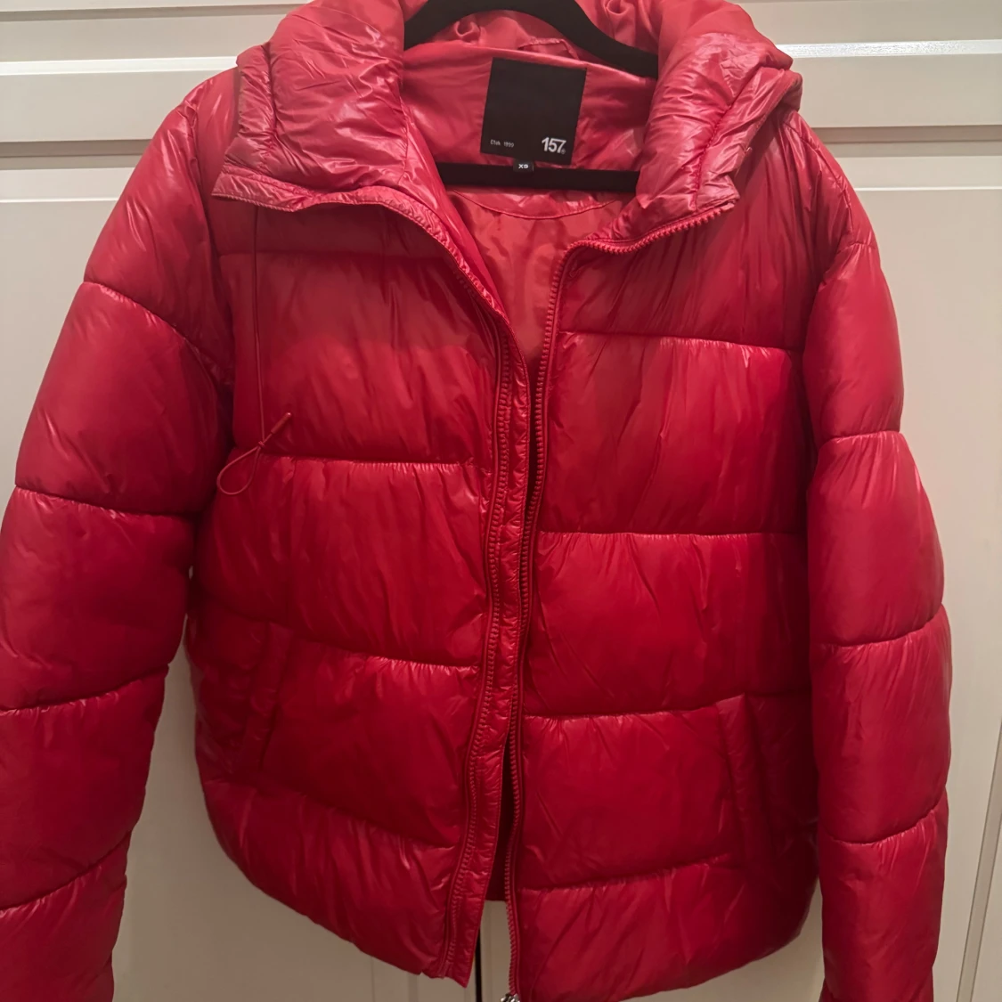 Röd pufferjacka från 157 - 90