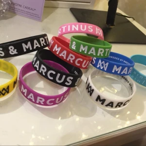 Marcus och Martinus armband (sökande)  - Kontakta mig om ni har Marcus och Martinus armband i olika färger! Vilken färg som går bra 😊 