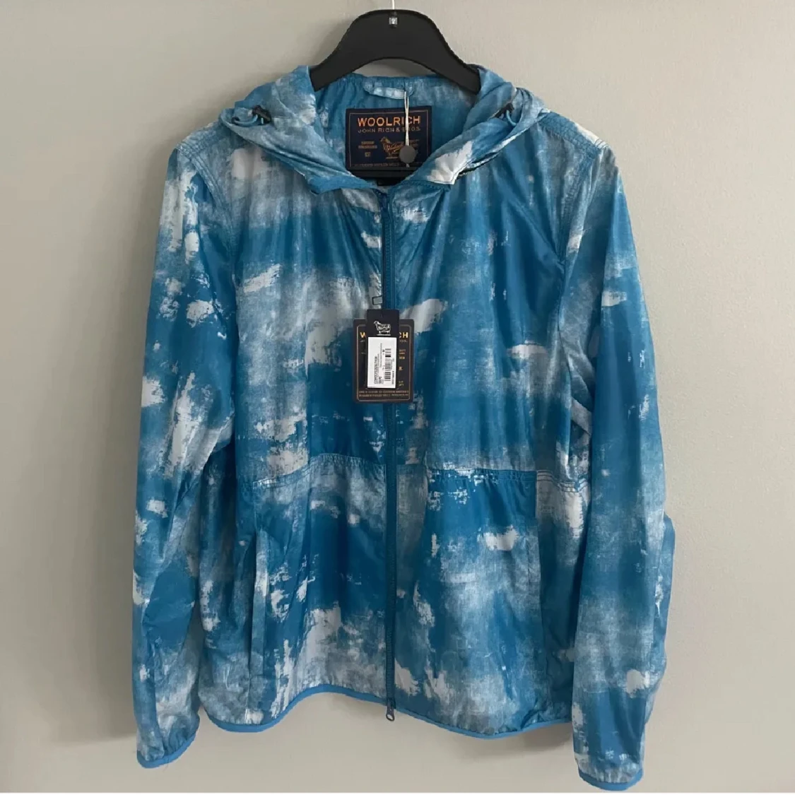 Blå och vit jacka från Woolrich