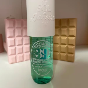 Sol de Janeiro mist 39 (Coco Cabana) - Riktigt god kokosdoft! Säljs ej längre :/ Säljer då den inte är min smak! Knappt använd, pris kan såklart diskuteras! 500kr vid snabb affär!