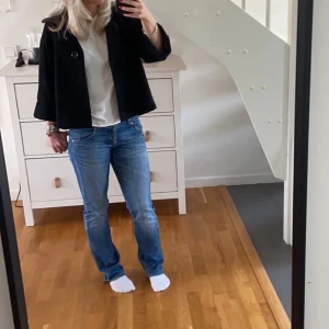 Lågmidjade jeans  - Säljer nu mina supersnygga lågmidjade jeans då de börjar bli för små . De har en liten defekt vid utsida lår (se bild 3) men inget man märker av😊