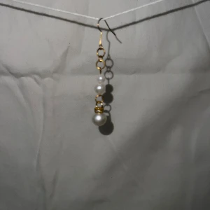 Guld örhänge !! - Finns bara en! Touchar upp looken 🫶