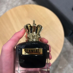 JPG Scandal le parfum  - En fin parfym från JPG som passar perfekt för vintern. Ungefär 85/100ml kvar gissar jag. Hör av er om minsta tanke!