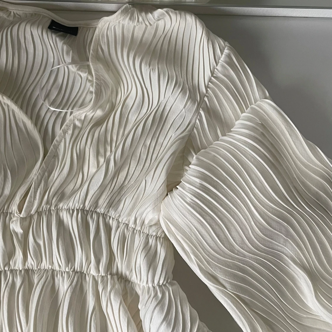 Vit blus från Gina Tricot - 90