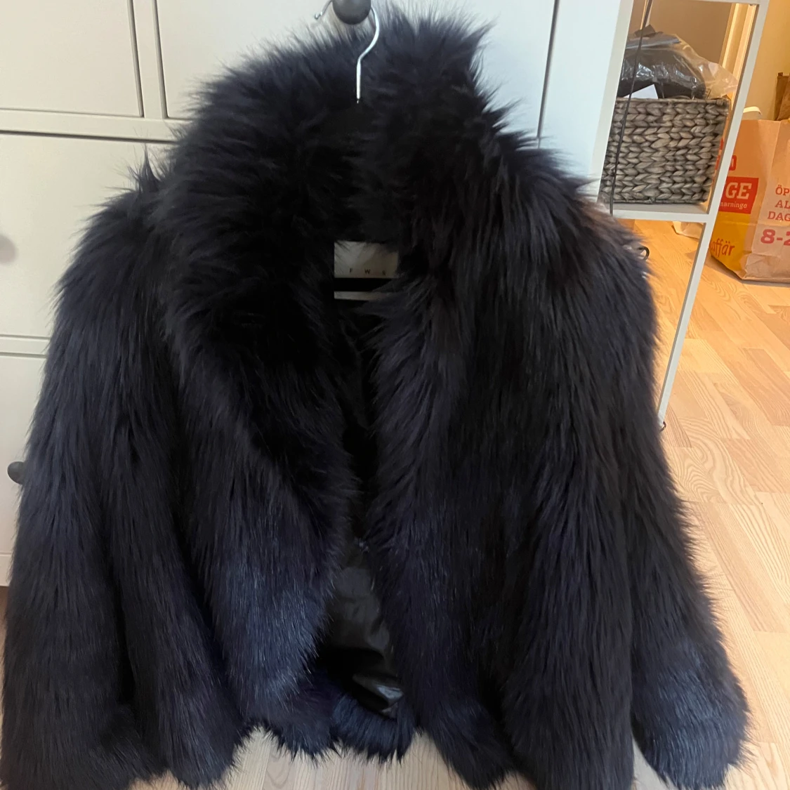 Svart pälsjacka från FWSS - 1