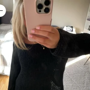 Tröja  - Säljer min stickade tröja som tyvärr inte längre kommer till användning💕