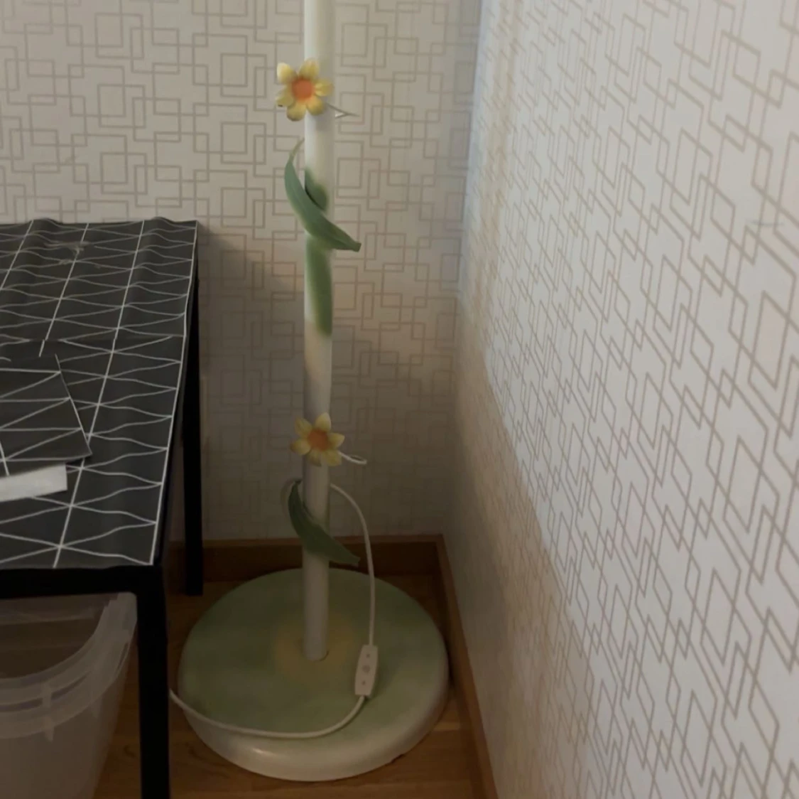 En vacker stå lampa med dekorations blommor - 93