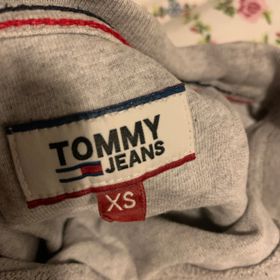  Oversized grå t-shirt från Tommy Jeans (Hilfiger)  - 91