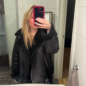 Vinterjacka - Jätte snygg vinterjacka i jätte bra skick, använd fåtal gånger💕