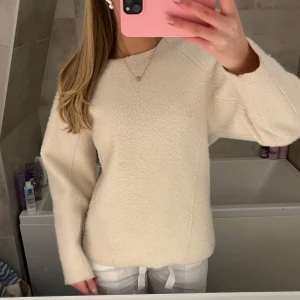 Vit tröja - Mysig vit tröja från Zara i S💕 