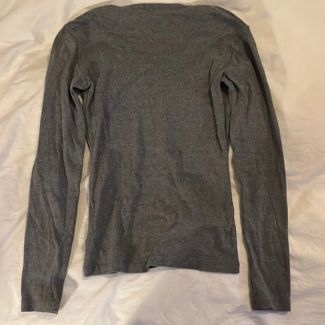 Grå långärmad tröja från Tommy Hilfiger - 90