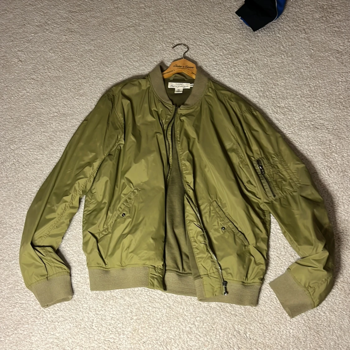 Olivgrön bomberjacka från H&M