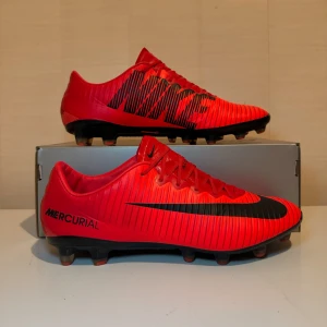 Nike Mercurial Vapor 11 Elite AG - Nike Mercurial Vapor 11 Elite AG “Fire”🔥, Skick- 9/10(liten skada framme vid vänstra skon) Väsakn ingår🎒